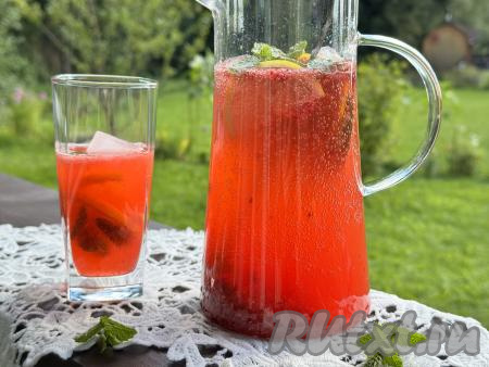 Лимонад из малины и мяты