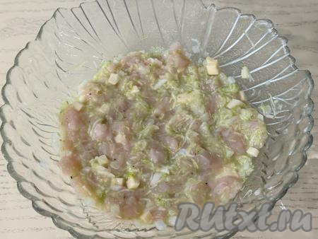 Хорошо перемешать массу.