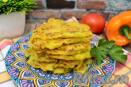 Очень нежные, вкусные, слегка сладковатые оладьи, приготовленные из тыквы без яиц, к столу можно подать и тёплыми, и полностью остывшими. Всем советую попробовать эти постные оладушки!