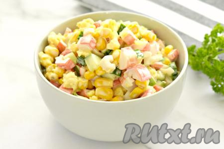 Салат с крабовыми палочками и омлетом