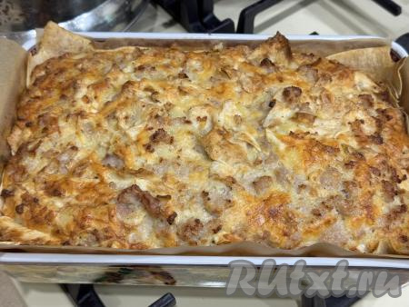 Пирог из рваного лаваша с фаршем поставить в разогретую до&nbsp;200 градусов духовку, запекать 40 минут.
