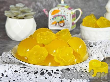 Вкусный, ароматный мармелад, приготовленный из дыни с желатином, подать к чаю, кофе.&nbsp;Если вы не съедите все мармеладки за одно чаепитие, тогда хранить их нужно в холодильнике в закрытой ёмкости.