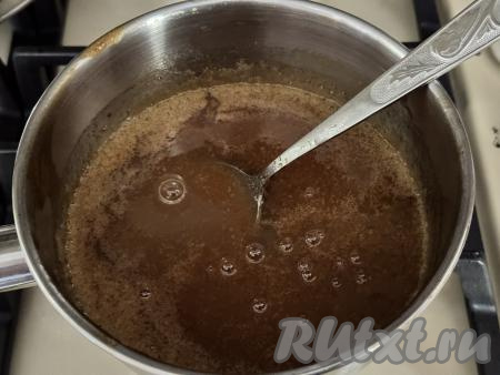 Периодически перемешивая, довести сливовое пюре до кипения, добавить агар-агар, тщательно перемешать.&nbsp;