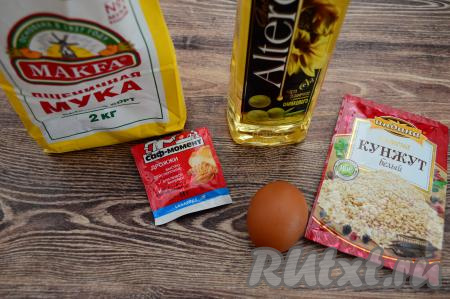 Подготовить продукты для приготовления узбекских лепёшек на дрожжах и воде в духовке.