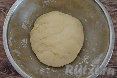 Вот так тесто для лепёшек поднялось через 40 минут, увеличившись в объёме в несколько раз.