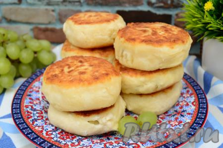 Сырники с виноградом