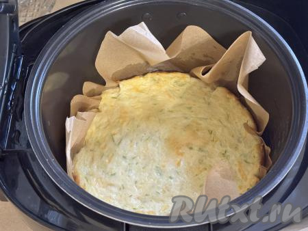 На поверхности готовой кабачковой запеканки не должно быть влажных участков.