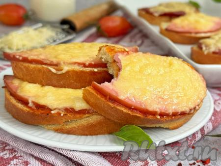 Бутерброды с колбасой и сыром в аэрогриле