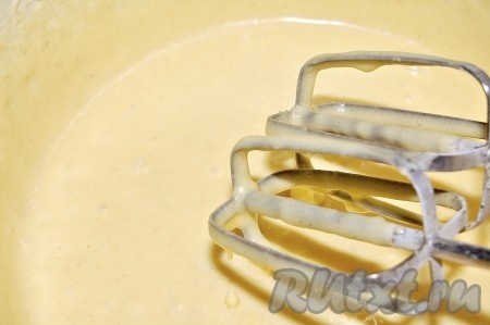 Получится светлое, достаточно пышное тесто.
