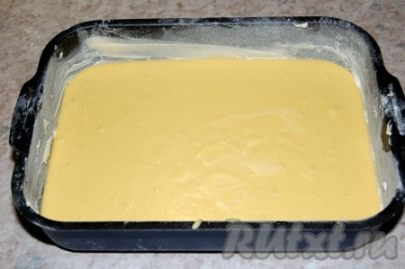 Получившееся тесто вылить в форму.
