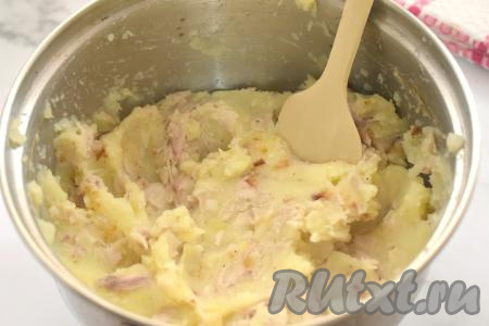 Перемешиваем, если нужно, досаливаем и начинка для блинов&nbsp;из картошки и курицы готова.