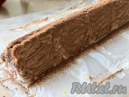 Десерт сверху присыпать какао (или полить растопленным шоколадом).