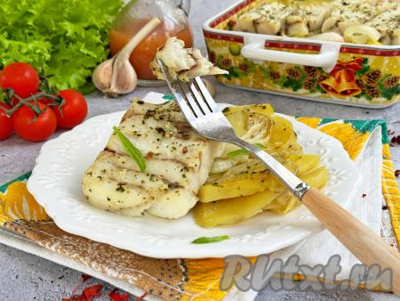 Минтай в брикетах с картошкой в духовке