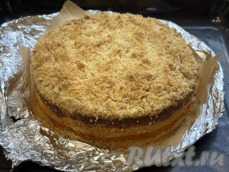 Остывшую ватрушку освободить от бортиков формы.&nbsp;