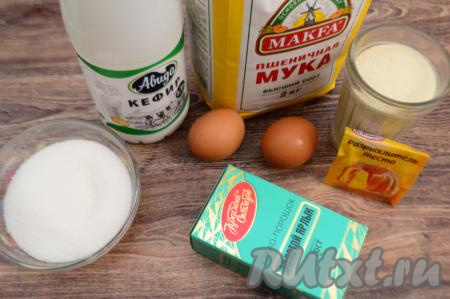 Подготовить продукты для приготовления шоколадного манника на кефире в духовке. Кефир можно взять любой жирности, у меня был кефир жирностью 2,5%.