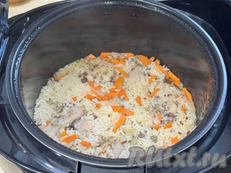 После звукового сигнала открыть крышку мультиварки.&nbsp;