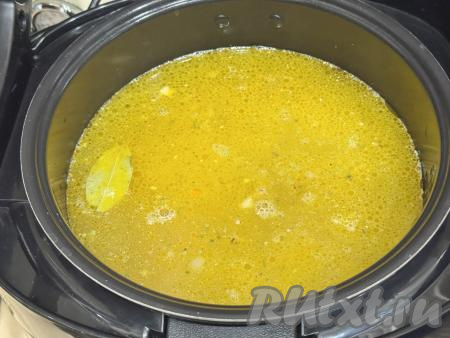 Влить в чашу воду до отметки 3 литра, перемешать.&nbsp;