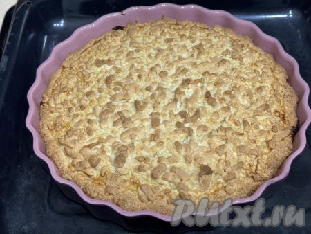 Тёртый пирог с лимоном поставить в разогретую до 180 градусов духовку на 45 минут (до золотистого цвета песочного теста).