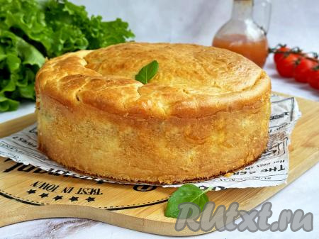 А затем убрать бортики формы, после этого переложить пирог на тарелку.&nbsp;