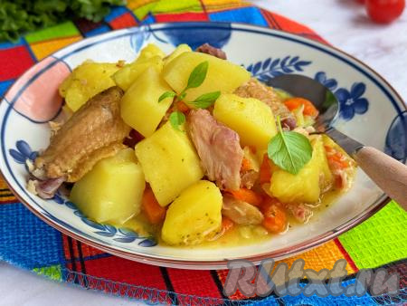 Картошка, тушёная с копчёной курицей