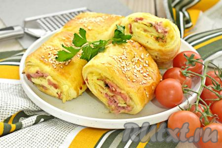 Слойки с колбасой и сыром в аэрогриле