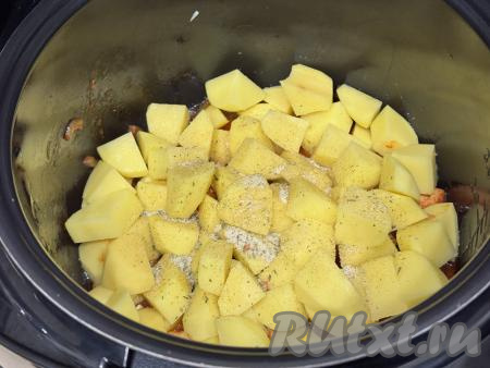 Посолить, добавить специи по вкусу.