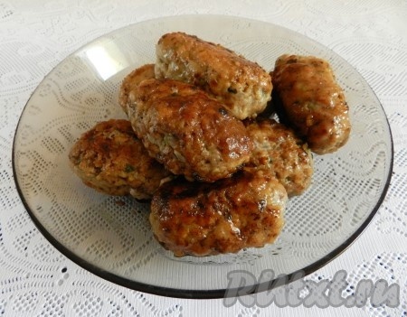 Домашние котлеты из свинины и говядины готовы.