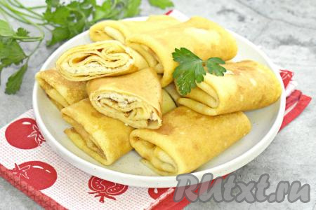 Аппетитные, вкусные, сытные блины с нежной начинкой из индейки подаём тёплыми к столу, дополнив, по желанию, сметаной.