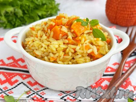 Рис с тыквой на сковороде