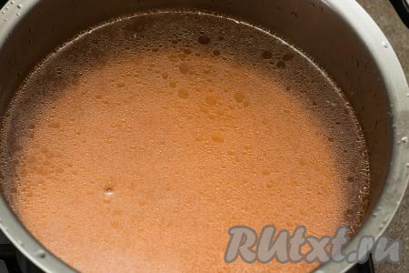 Бульон обязательно процедить, чтобы убрать рыбные кости, которые могли в нём остаться.