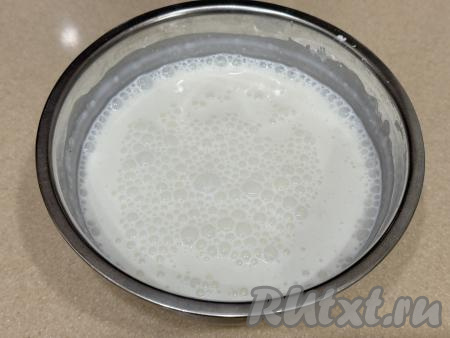 Перемешать столовой ложкой (или венчиком) содержимое миски до однородности и сметанный соус для ленивых голубцов готов.&nbsp;