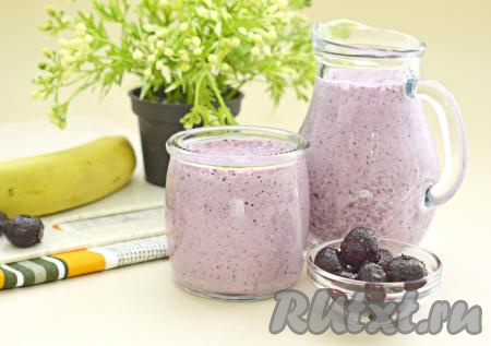 Смузи с голубикой и бананом