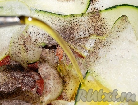 Добавить соль, перец, оливковое масло.