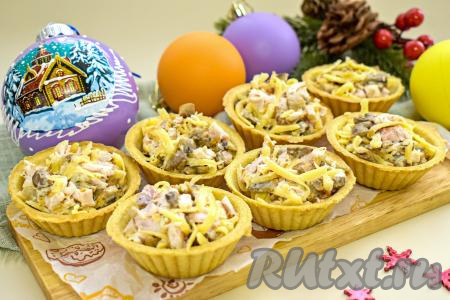 Тарталетки с копчёной курицей и грибами