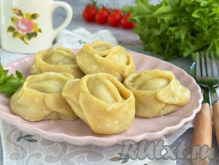 Сочные манты из свинины с луком