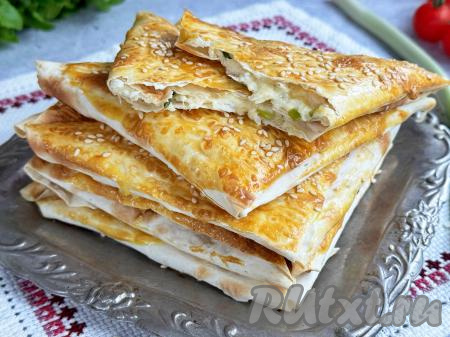 Треугольники из лаваша с творогом и сыром в аэрогриле