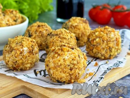 Сырные шарики с черносливом и грецкими орехами