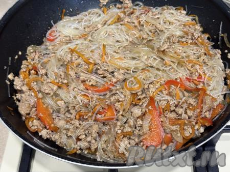 Перемешать, томить блюдо 5, периодически перемешивая.&nbsp;