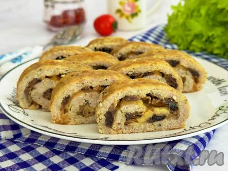 Рулет из фарша с грибами и сыром в духовке