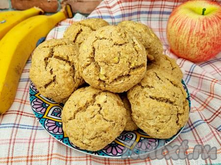 Готовое овсяное печенье сразу же убрать с противня, чтобы оно не пересушивалось, дать немного остыть и можно угощаться.