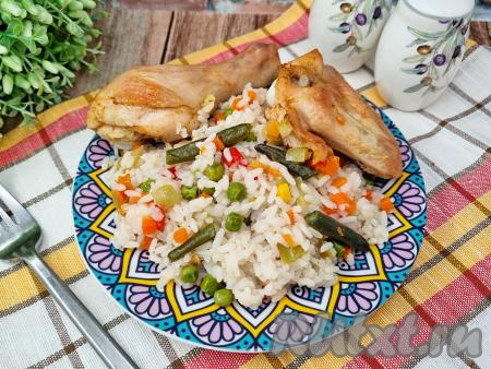 Рис с курицей и мексиканской смесью в духовке