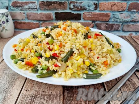 Булгур вместе мексиканской смесью разложить по тарелкам и в качестве гарнира или основного блюдо подать к столу. Вкусно, аппетитно и сытно, попробуйте!