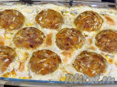 Запекать голубцы в сливках при температуре 180 градусов 50 минут.&nbsp;