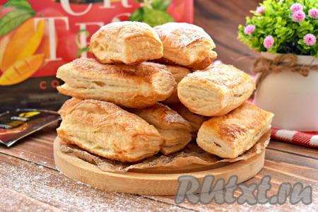 ​​​​​​Готовые язычки переложить из чаши аэрогриля на тарелку. Аналогично испечь оставшиеся 6 язычков с сахаром из слоёного теста. Готовится эта воздушная выпечка и просто, и быстро, а получается всегда вкусной. Такие язычки с удовольствием едят и детки, и взрослые. Отличная выпечка к чаепитию в кругу семьи, обязательно приготовьте!