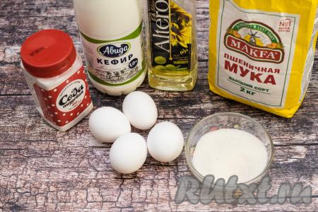 Подготовить продукты для приготовления блинов на 500 мл кефира с кипятком. Кефир можно взять любой жирности (я купила жирностью 1%).