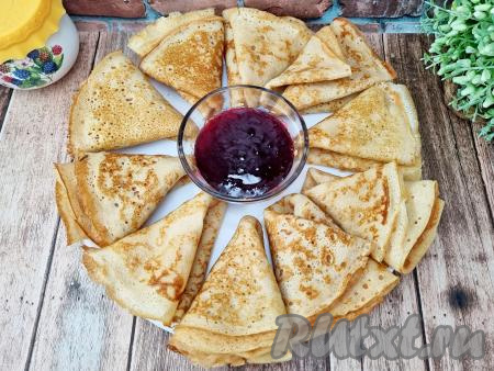 Блины получаются в меру тонкими, вкусными, аппетитными, ажурными, при подаче их можно дополнить вареньем, мёдом, сметаной.