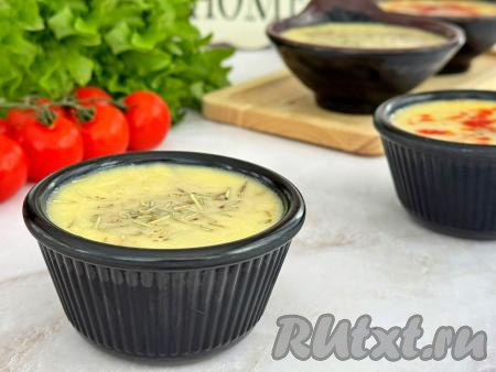 Поставить паштет в холодильник на пару часов, а затем можно подавать к столу.