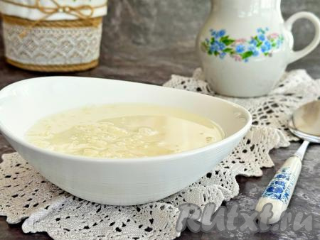 Очень вкусный, насыщенный суп, сваренный на молоке с рисом, разлить по тарелкам и в горячем виде подать к столу. Всем любителям молочный блюд советую приготовить суп по этому простому и удачному рецепту!