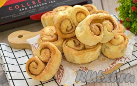 Нежное, ароматное, вкусное, аппетитное печенье из слоёного теста достать из аэрогриля, дать немного остыть и можно подавать к чаю, кофе.