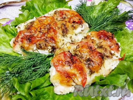 Куриные отбивные с грибами и помидорами под сыром в духовке